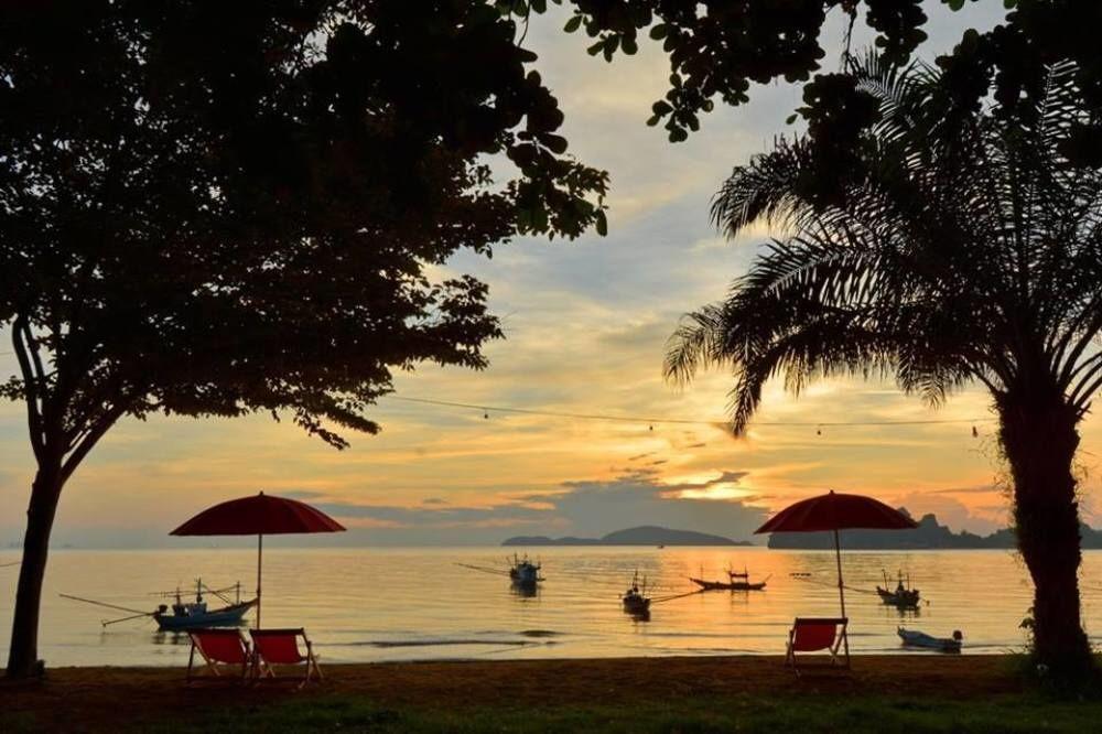 De Sea Almond Hotel Chumphon Exterior photo